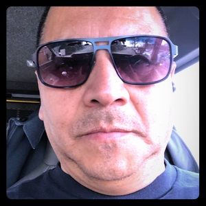 Meet your Posher, Carlos